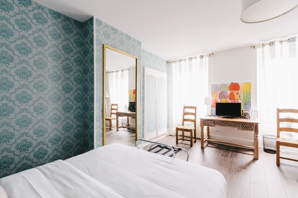 Hotel Le Central Boussac  外观 照片